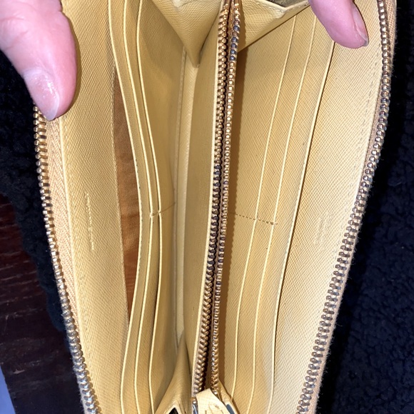 Prada zip-around wallet - Picture 2 of 3